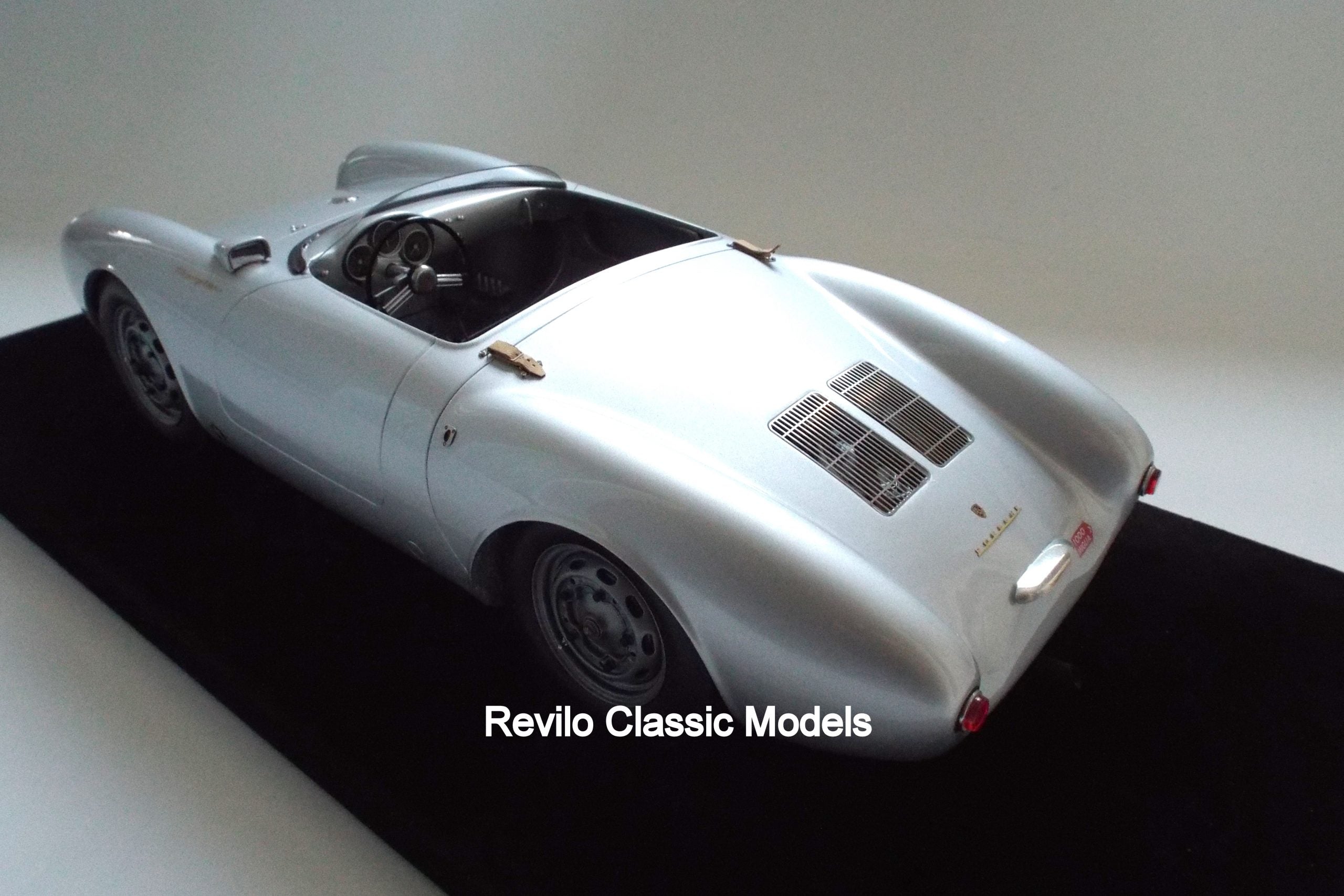 Porsche 550 Spider 1:8 scale