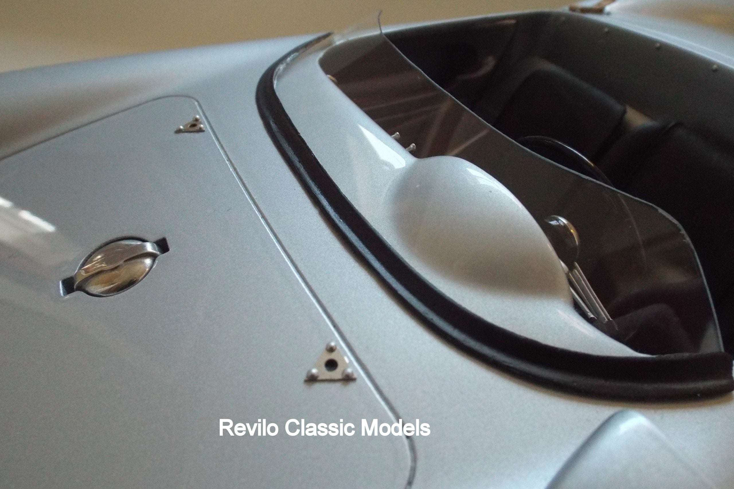 Porsche 550 Spider 1:8 scale