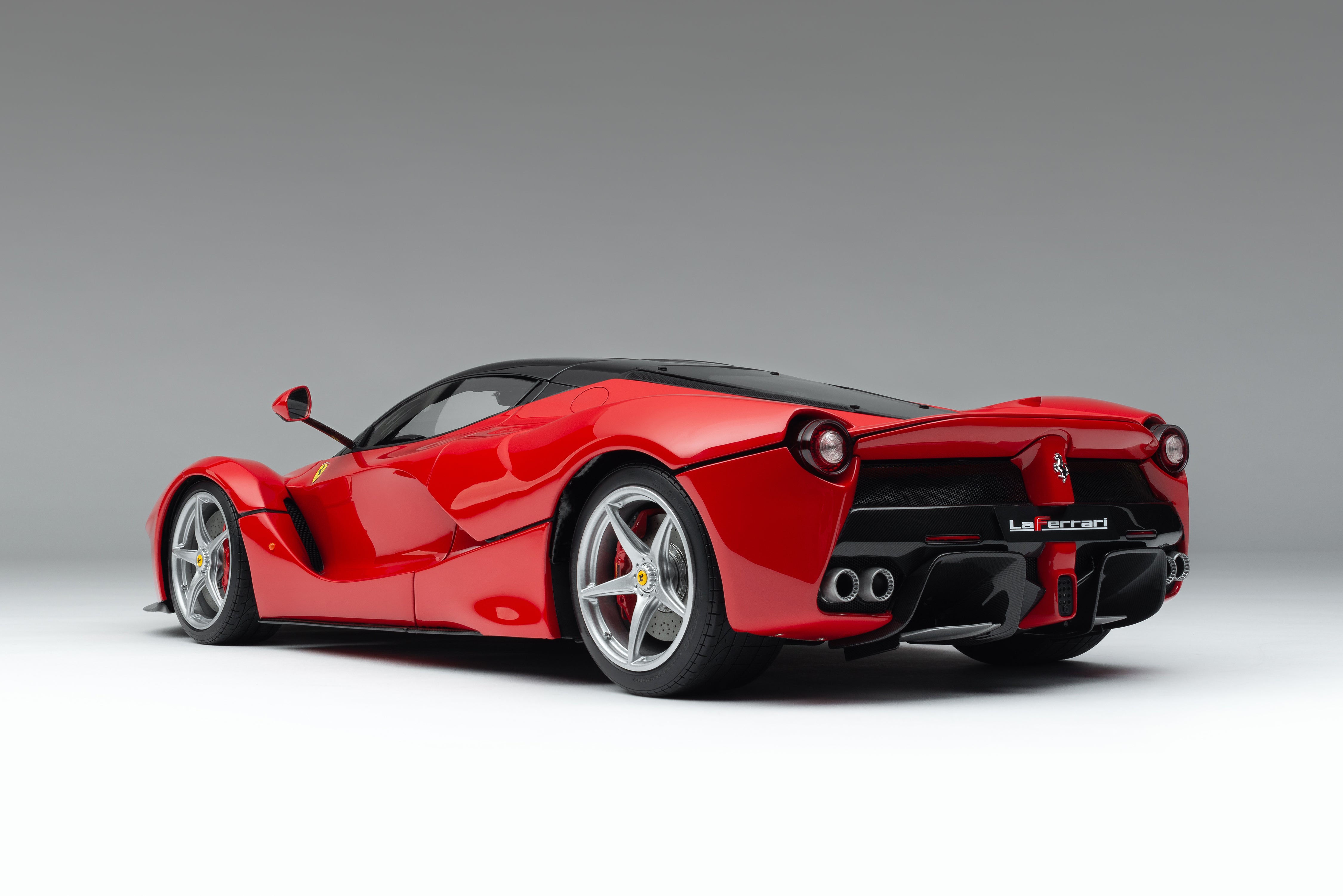 Amalgam 1:8 scale La Ferrari