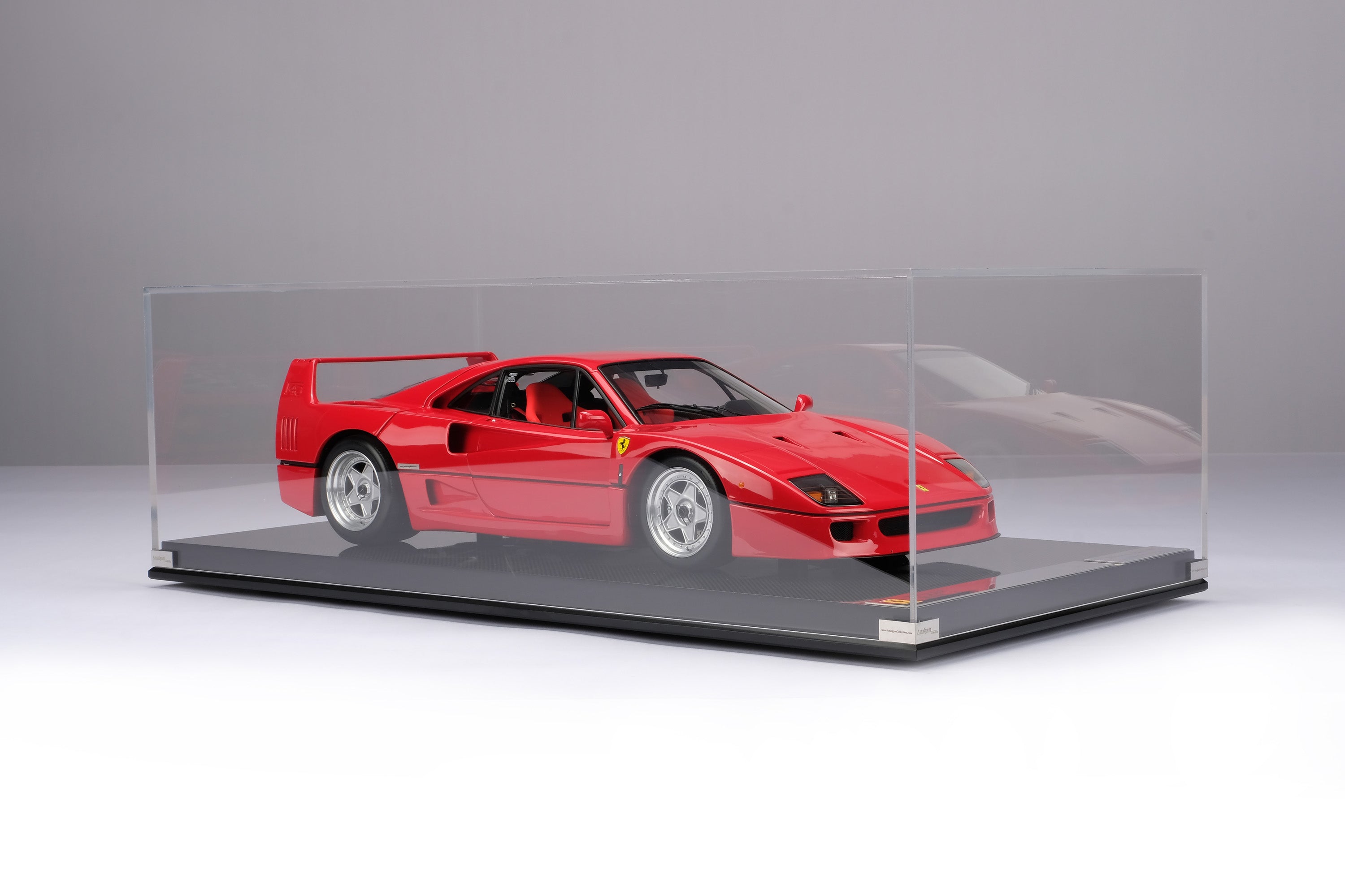 Amalgam 1:8 scale 1987 Ferrari F40