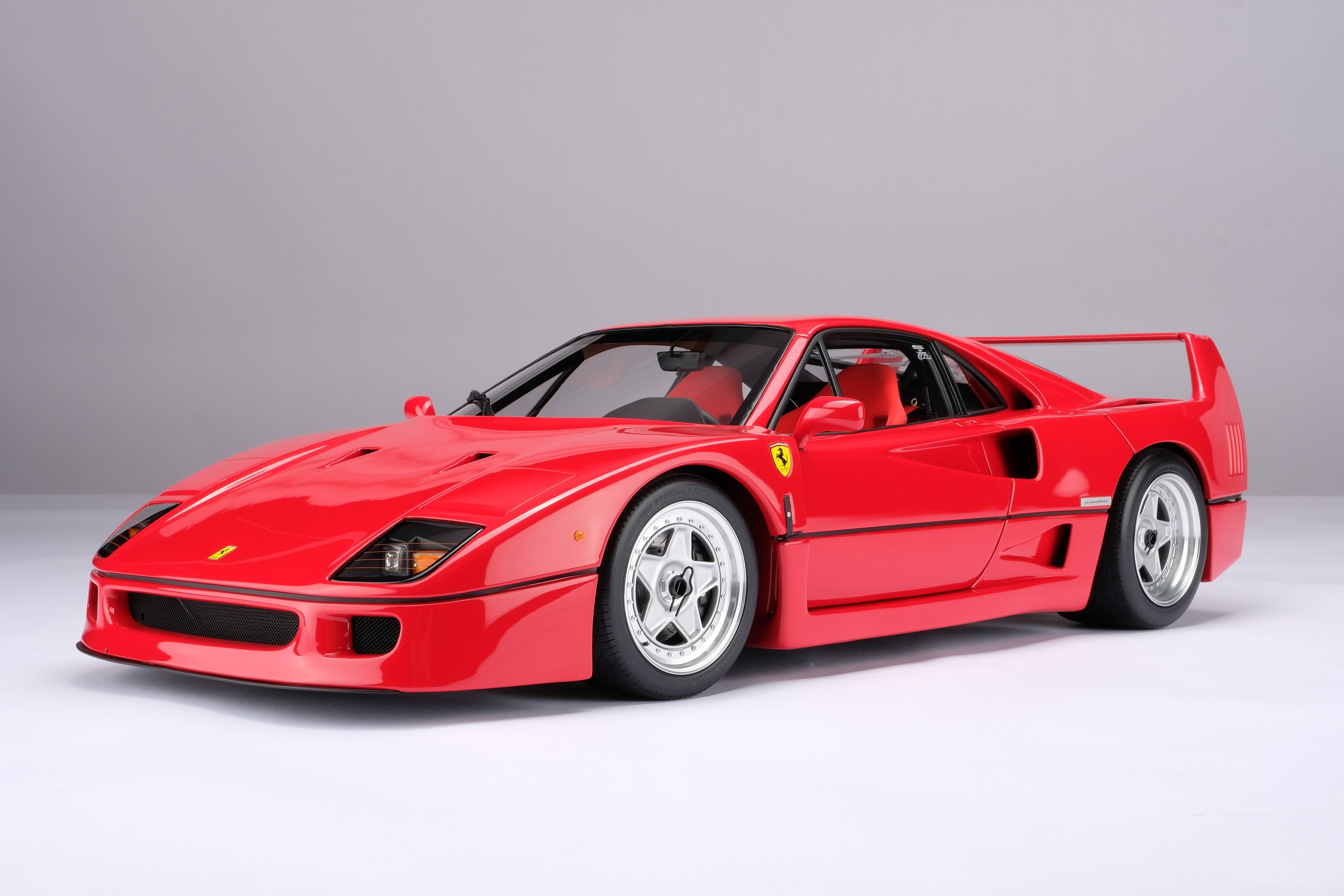 Amalgam 1:8 scale 1987 Ferrari F40