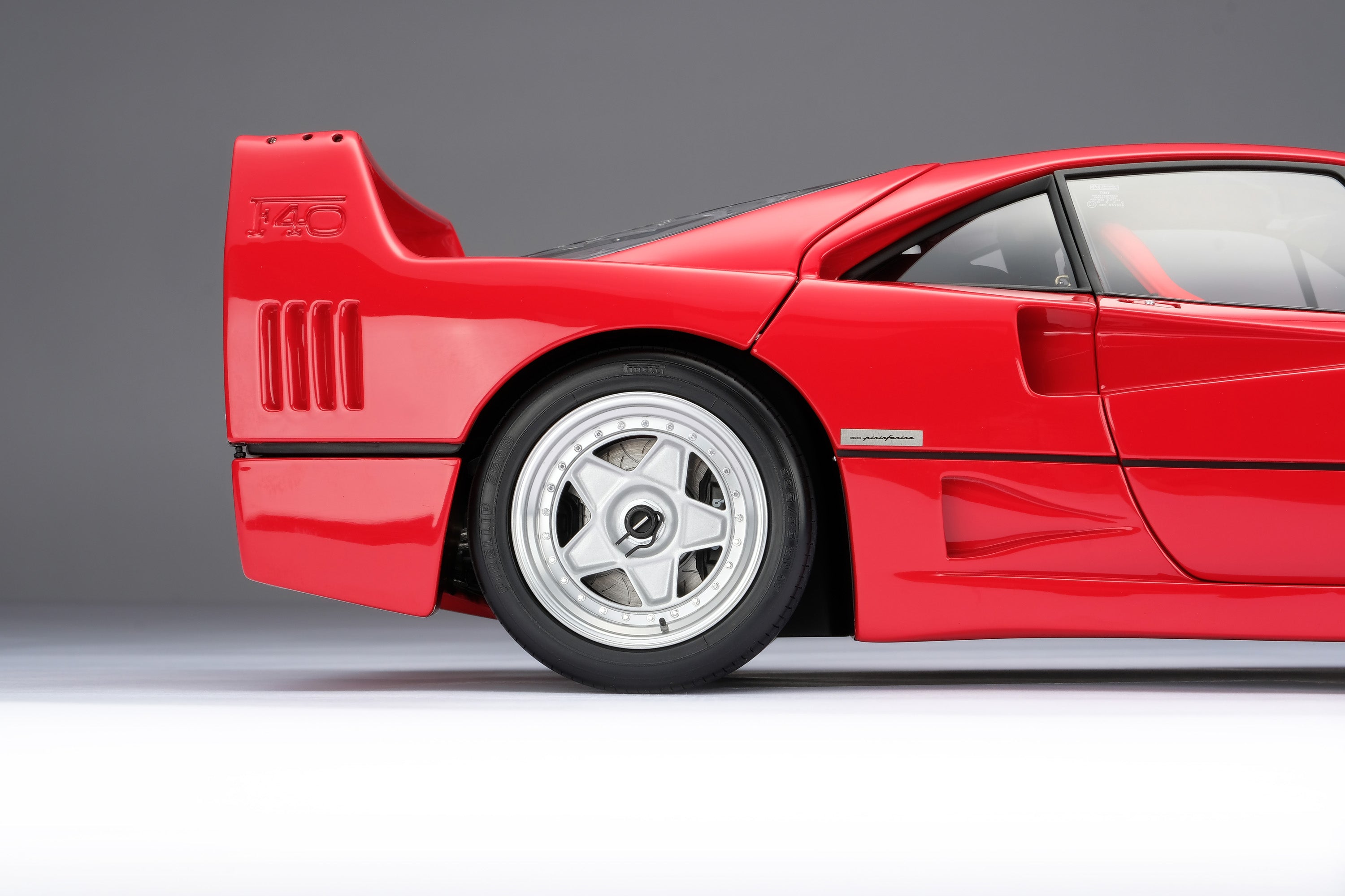 Amalgam 1:8 scale 1987 Ferrari F40