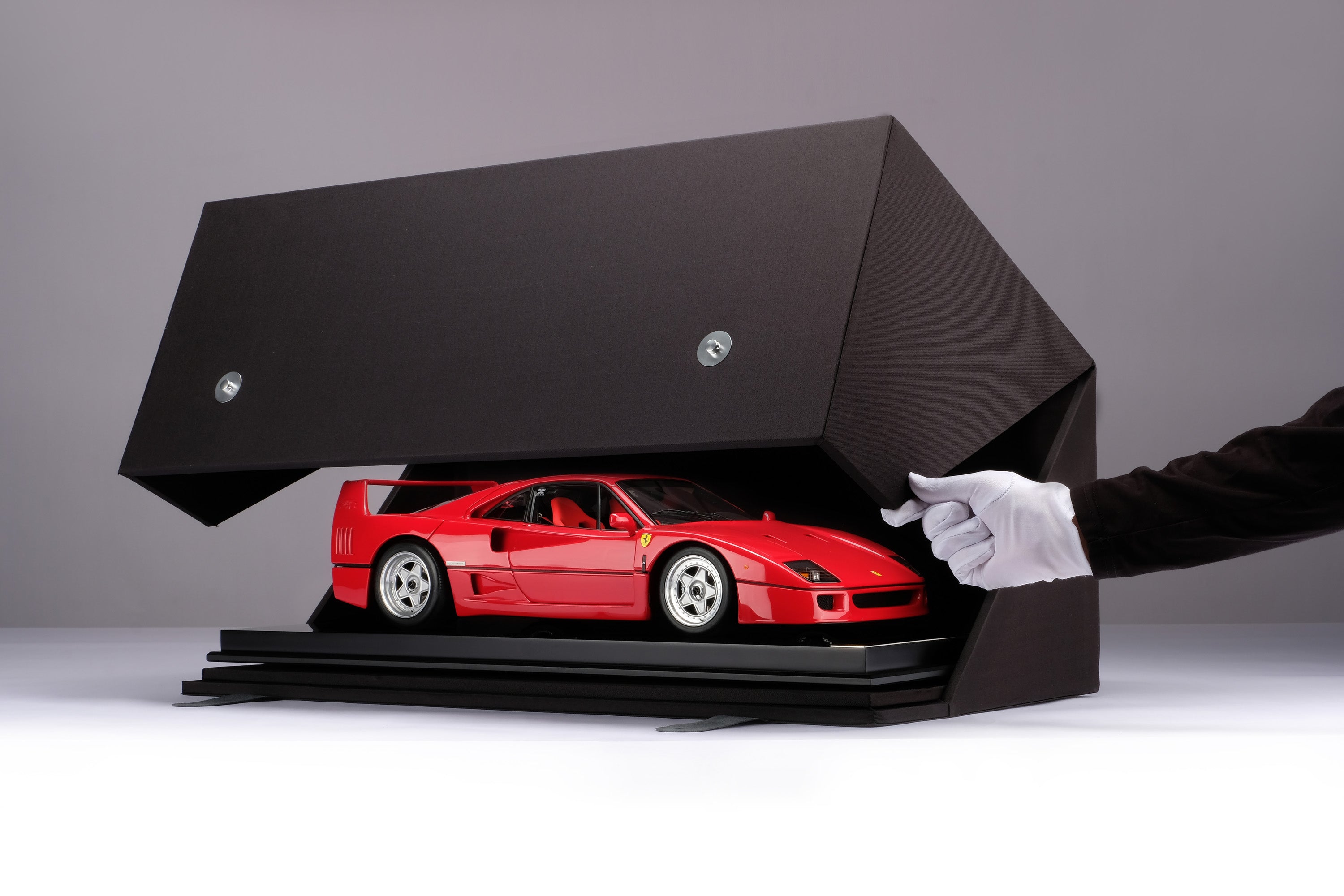 Amalgam 1:8 scale 1987 Ferrari F40