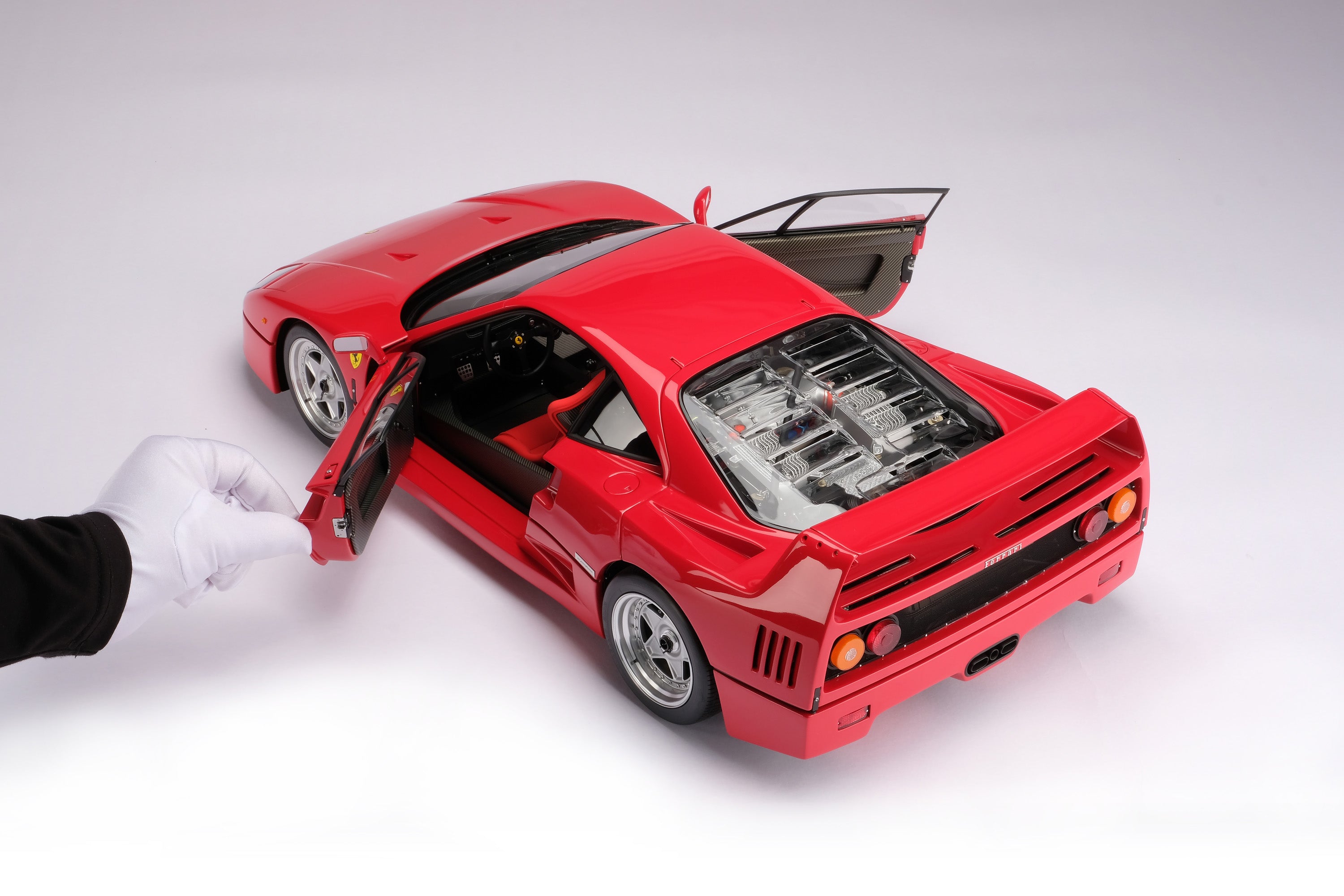 Amalgam 1:8 scale 1987 Ferrari F40