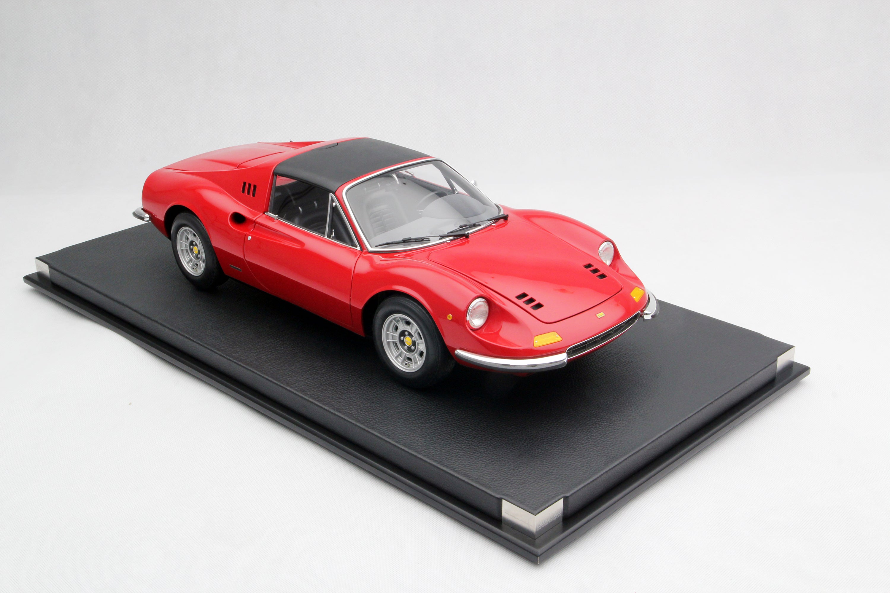 Amalgam 1:8 scale Ferrari Dino 246 GT Coupe