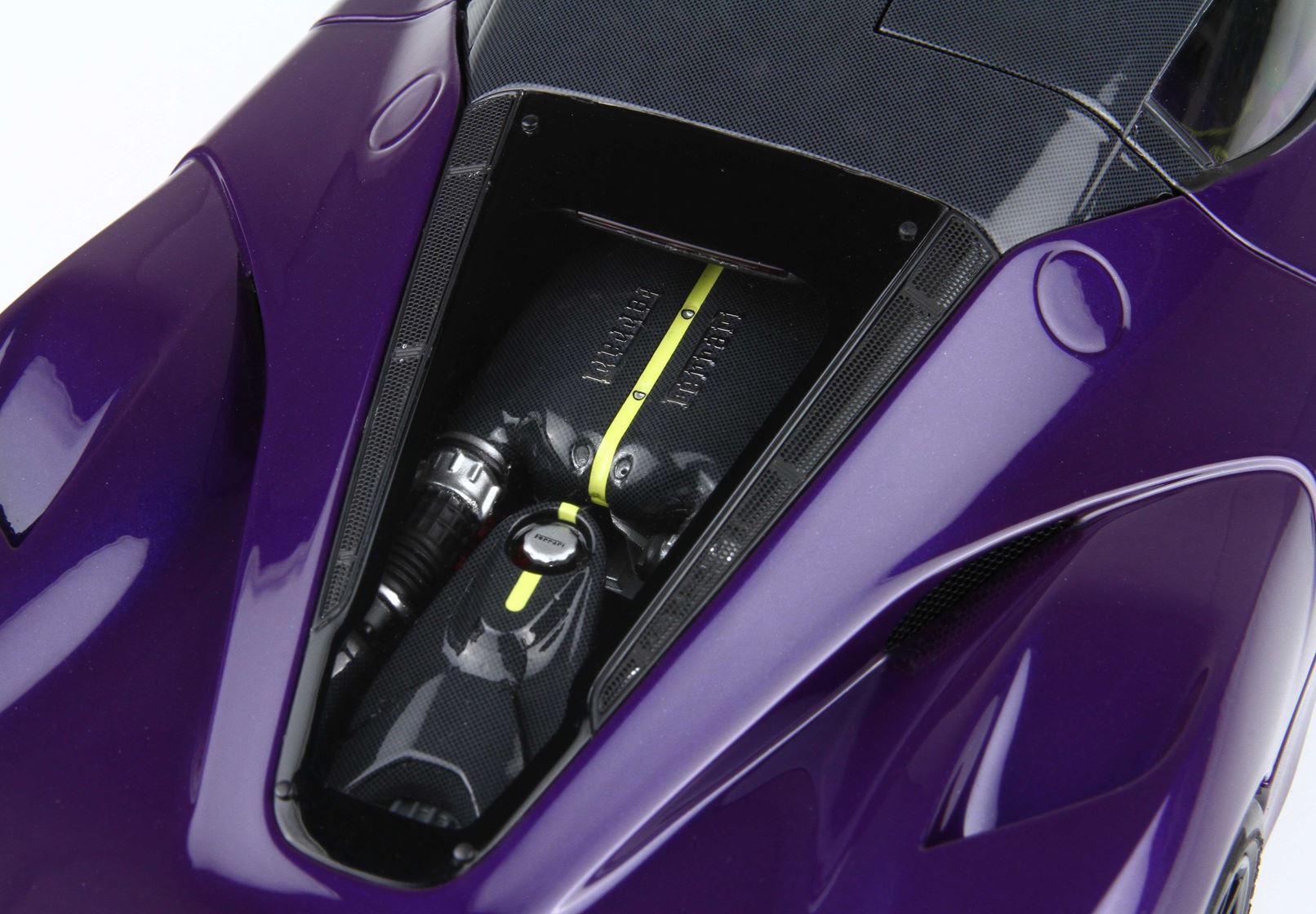 BBR La Ferrari 1:18 scale Diecast Purple Dubai Viloa Vio