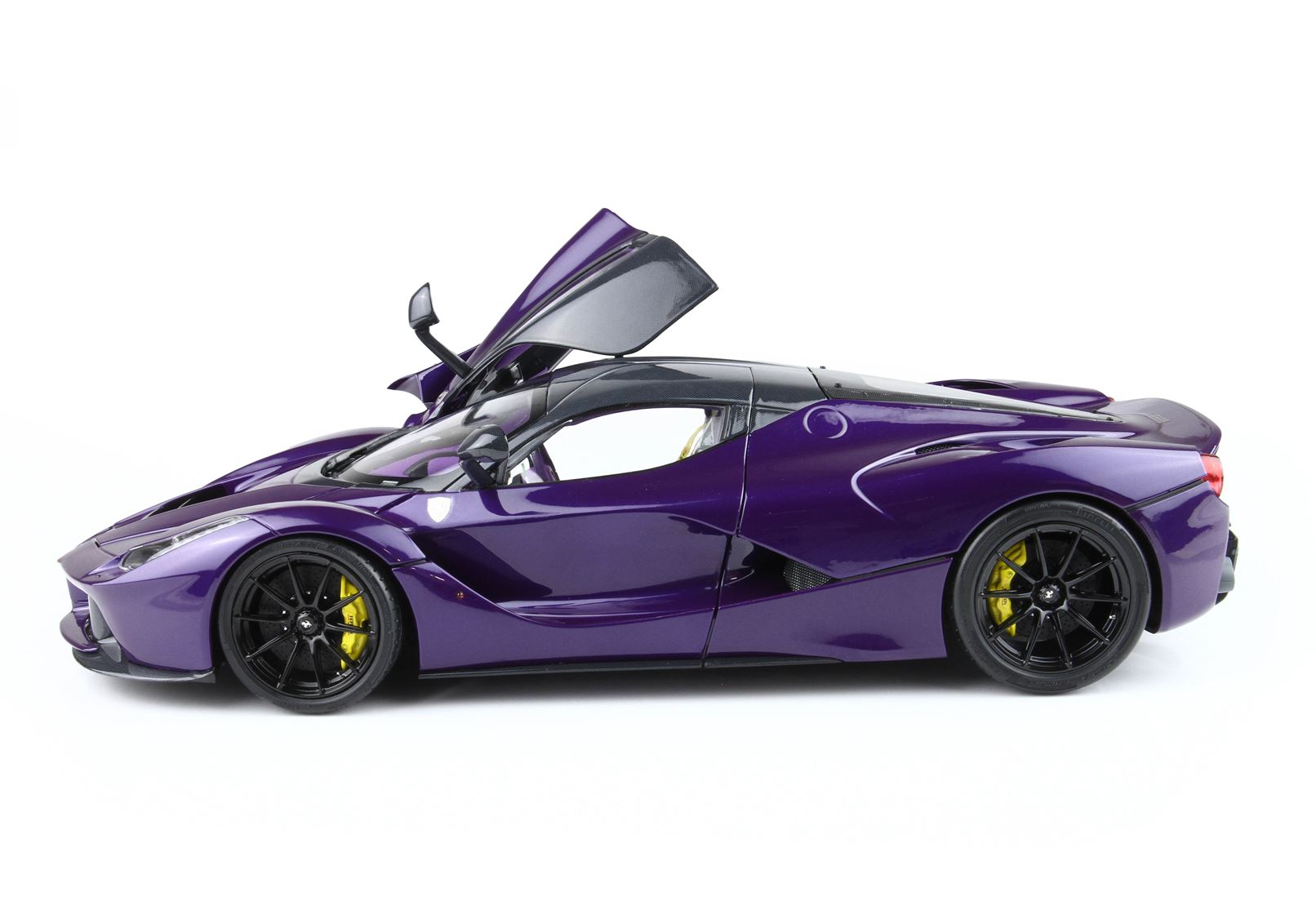 BBR La Ferrari 1:18 scale Diecast Purple Dubai Viloa Vio