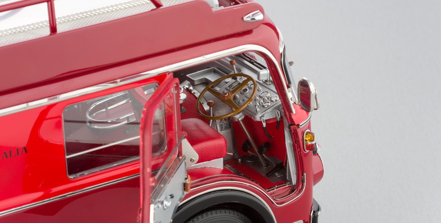 CMC M084 1:18 Ferrari Race Transporter 2024 model