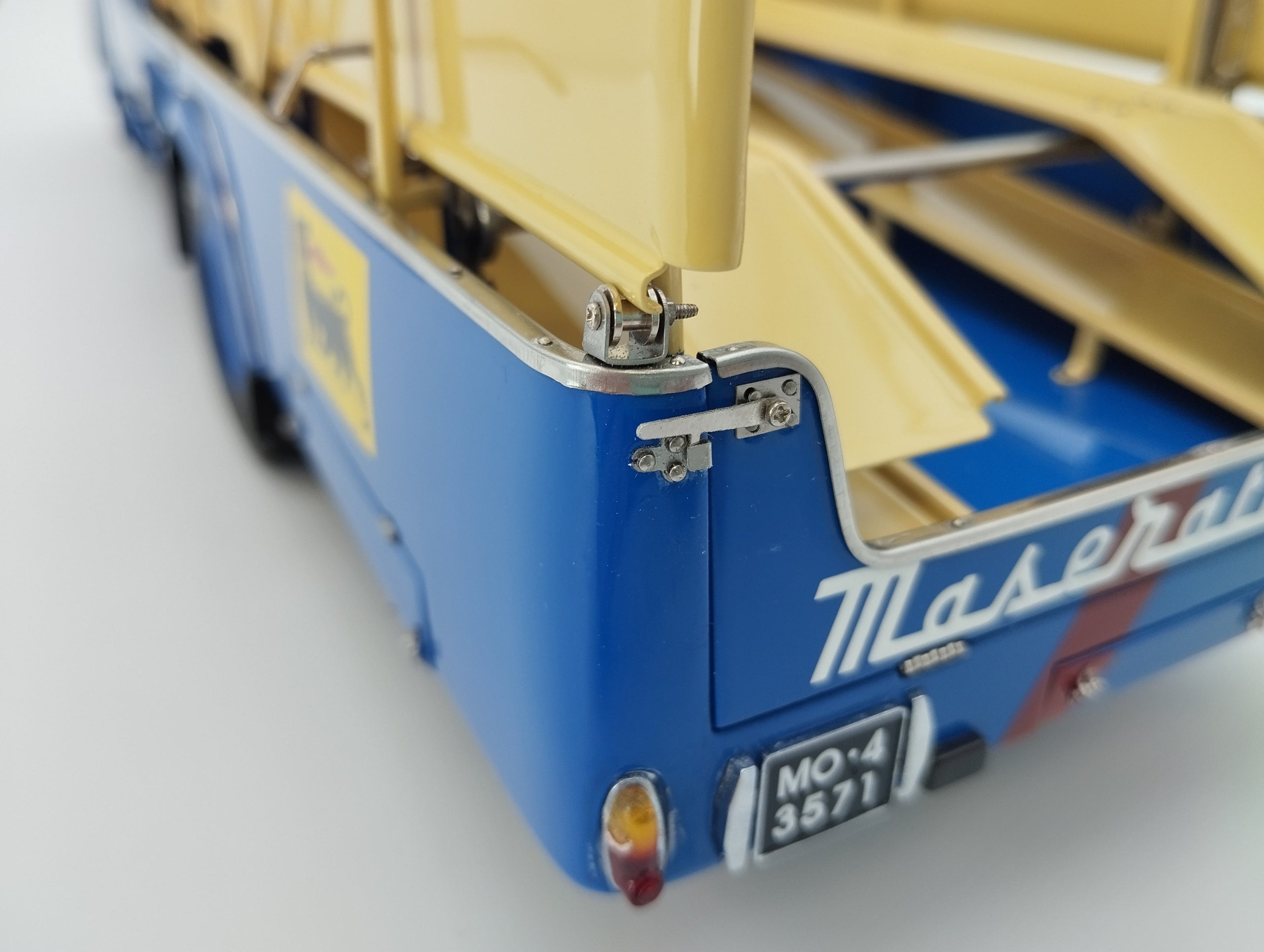 CMC M097 1:18 Maserati Race Transporter 2024 model